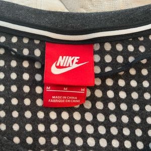 Womens Nike active shirt.